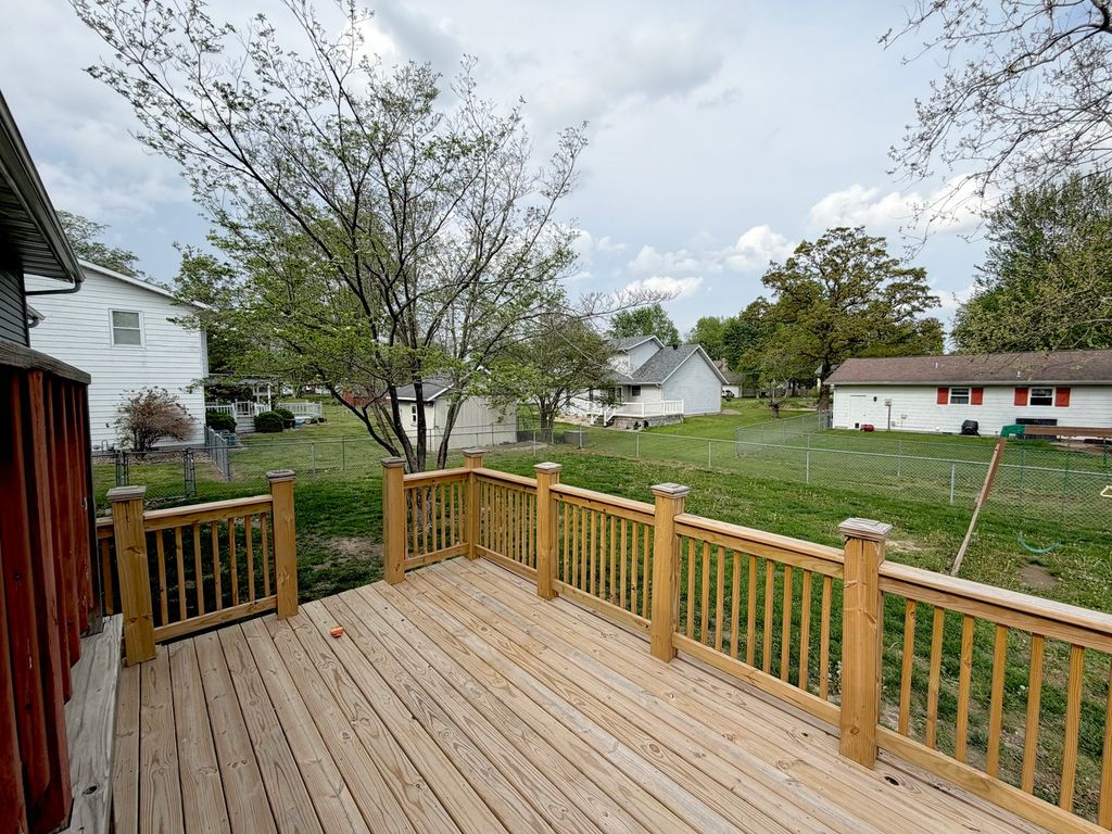 Image 13 of property listing at 150 Woodland Drive, Salem, IL 62881