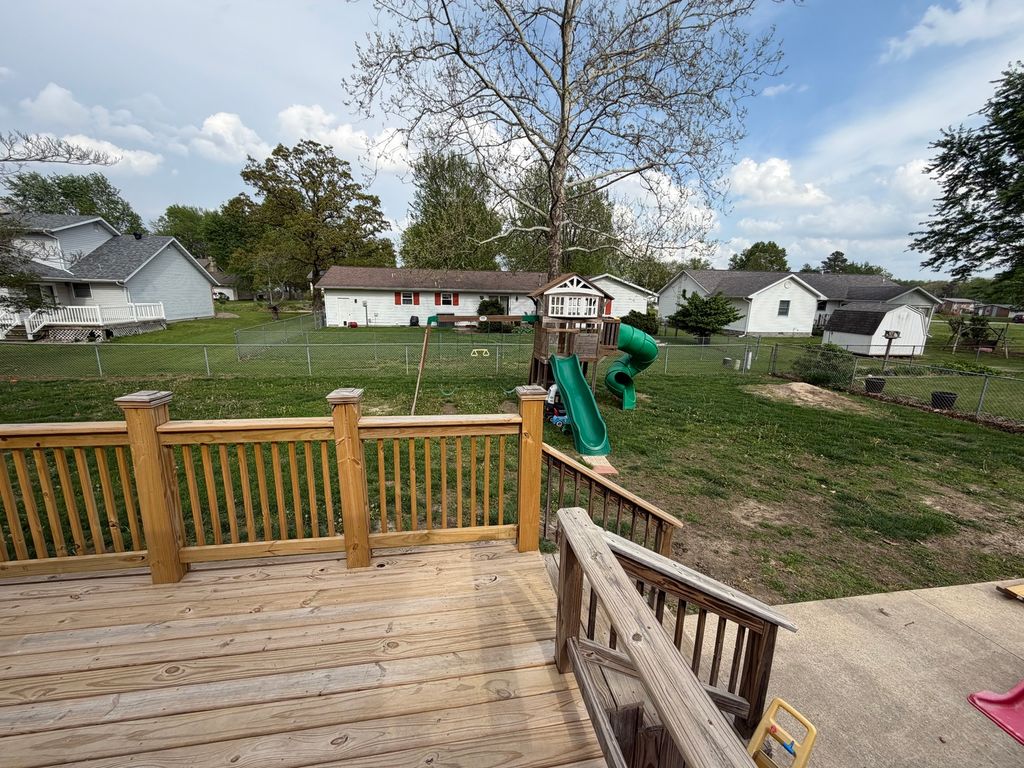 Image 14 of property listing at 150 Woodland Drive, Salem, IL 62881