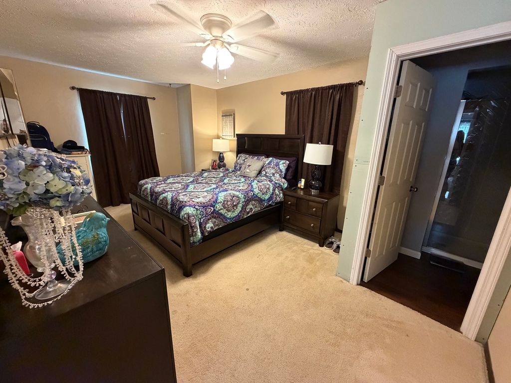 Image 16 of property listing at 150 Woodland Drive, Salem, IL 62881