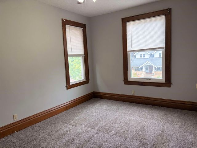 919 12th St, Huntington, WV 25701