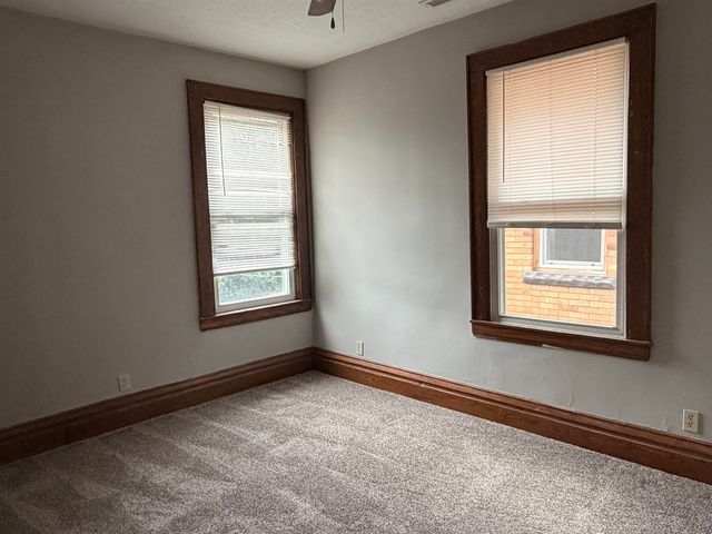 919 12th St, Huntington, WV 25701