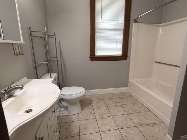 919 12th St, Huntington, WV 25701
