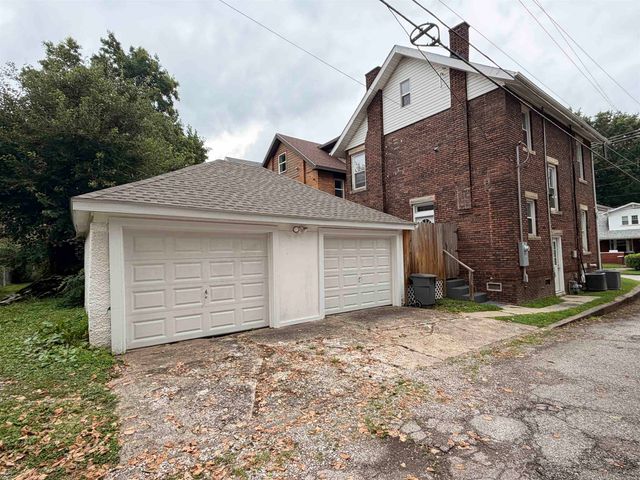 919 12th St, Huntington, WV 25701