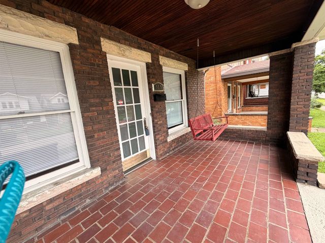919 12th St, Huntington, WV 25701