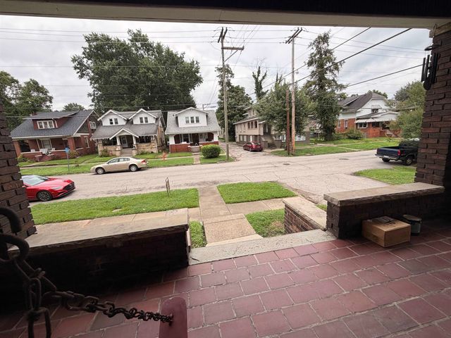 919 12th St, Huntington, WV 25701