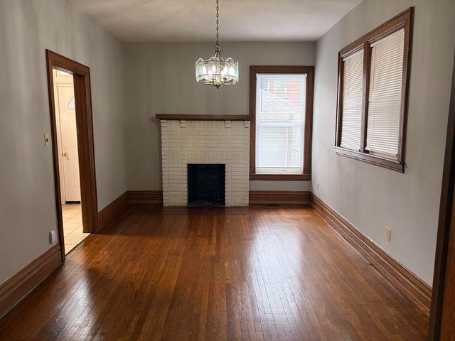 919 12th St, Huntington, WV 25701