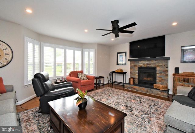 105 PAULINE CIR, Lansdale, PA 19446