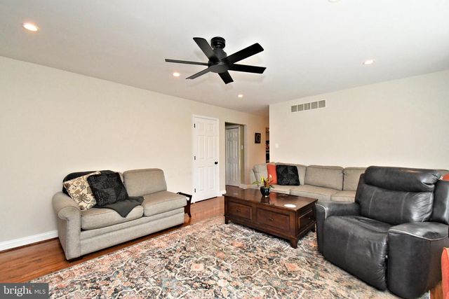 105 PAULINE CIR, Lansdale, PA 19446