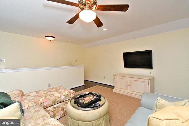 105 PAULINE CIR, Lansdale, PA 19446