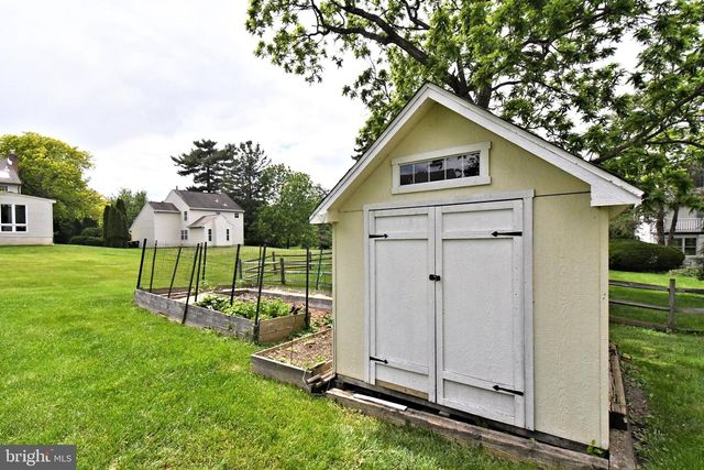 105 PAULINE CIR, Lansdale, PA 19446