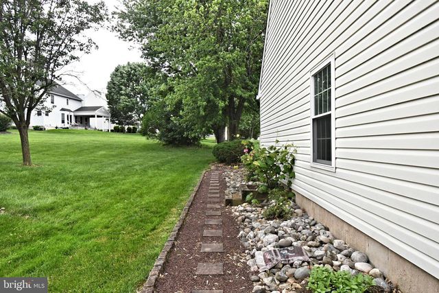 105 PAULINE CIR, Lansdale, PA 19446