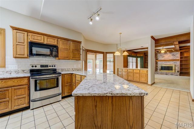 135 Huntington Park, St Charles, MO 63301
