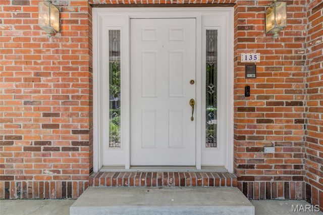 135 Huntington Park, St Charles, MO 63301