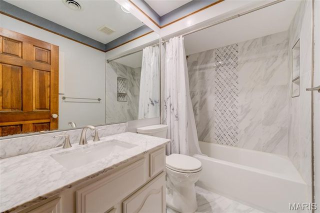 135 Huntington Park, St Charles, MO 63301