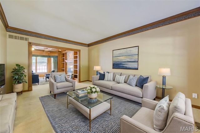 135 Huntington Park, St Charles, MO 63301