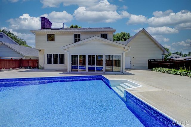135 Huntington Park, St Charles, MO 63301