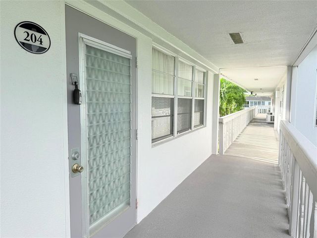 204 Oakridge M 204, Deerfield Beach, FL 33442