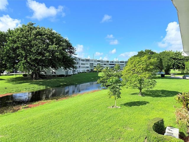 204 Oakridge M 204, Deerfield Beach, FL 33442