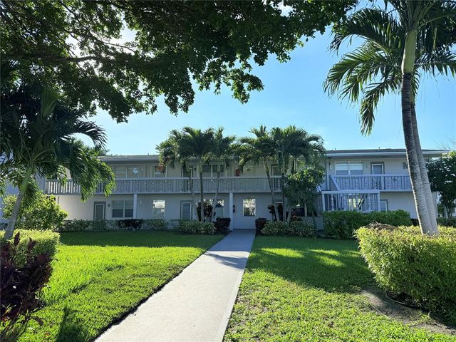 204 Oakridge M 204, Deerfield Beach, FL 33442