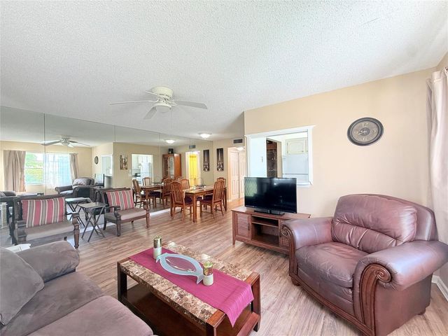 204 Oakridge M 204, Deerfield Beach, FL 33442