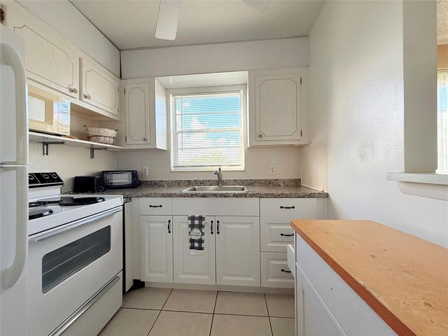 204 Oakridge M 204, Deerfield Beach, FL 33442