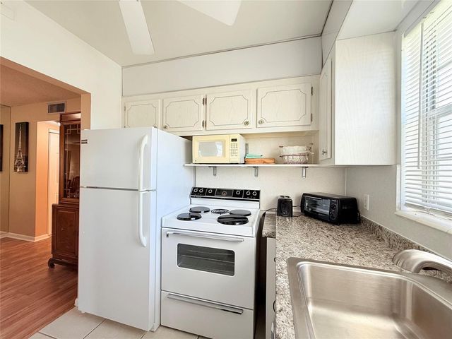204 Oakridge M 204, Deerfield Beach, FL 33442