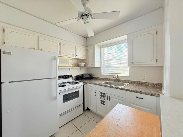 204 Oakridge M 204, Deerfield Beach, FL 33442