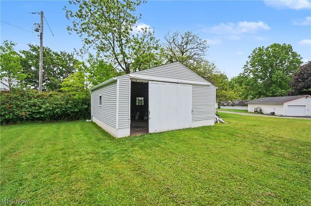 2622 Tallmadge Rd, Ravenna, OH 44266