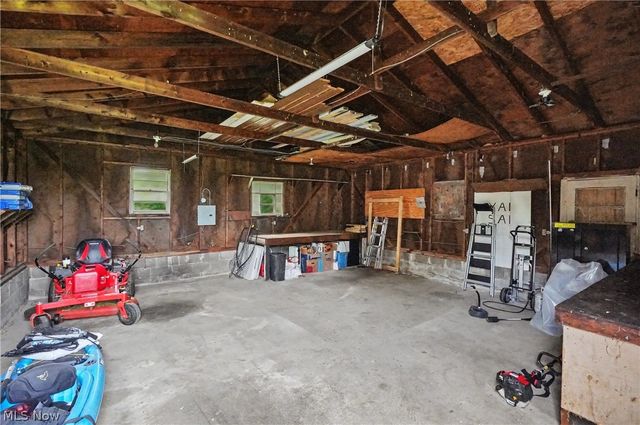 2622 Tallmadge Rd, Ravenna, OH 44266