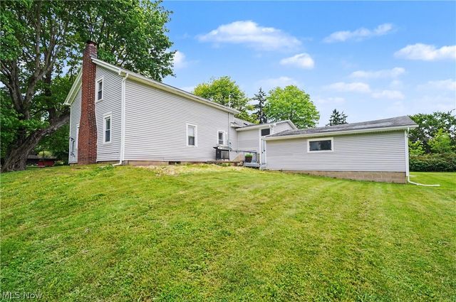2622 Tallmadge Rd, Ravenna, OH 44266