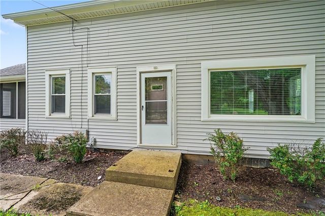 2622 Tallmadge Rd, Ravenna, OH 44266