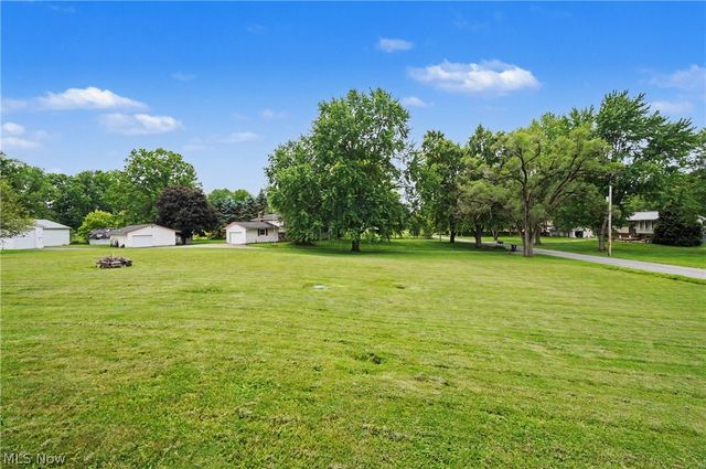 2622 Tallmadge Rd, Ravenna, OH 44266