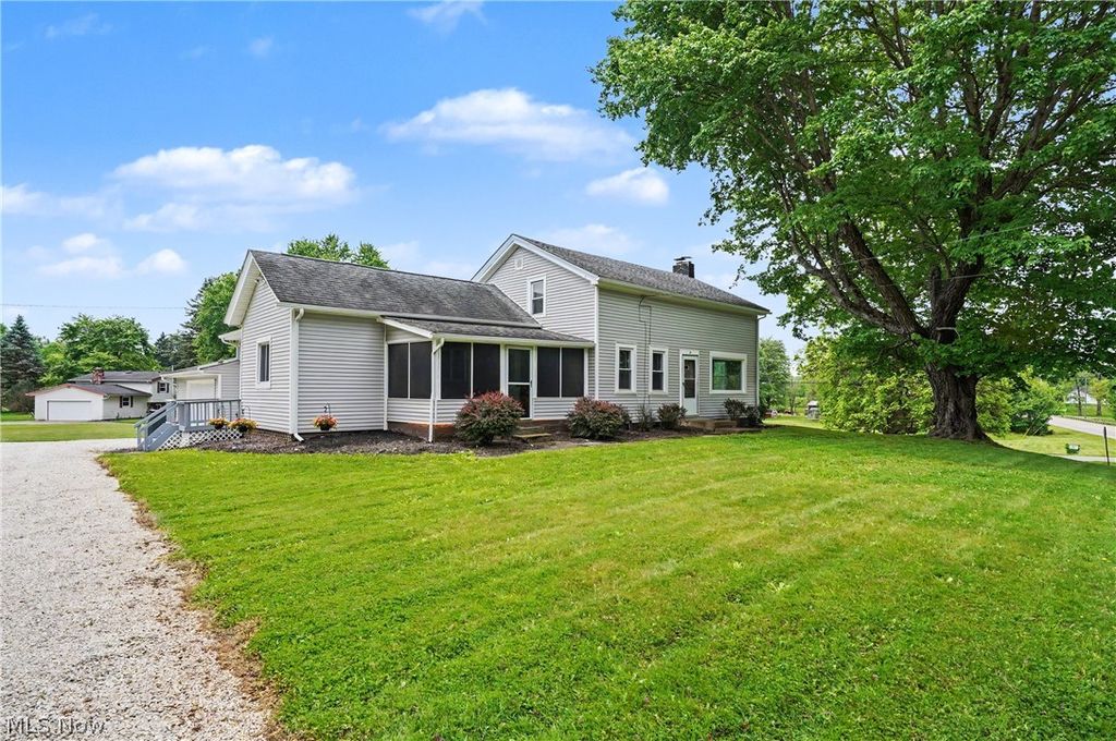 2622 Tallmadge Rd, Ravenna, OH 44266