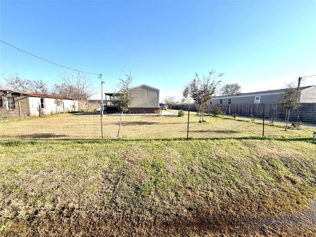 310 Beaks Avenue, Eagle Lake, TX 77434