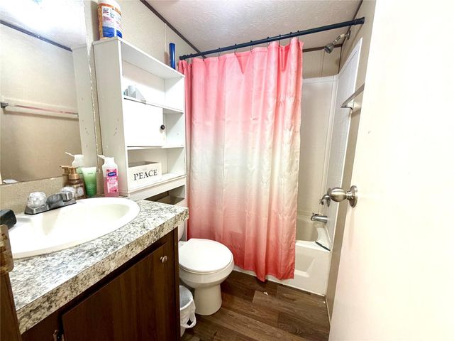 310 Beaks Avenue, Eagle Lake, TX 77434