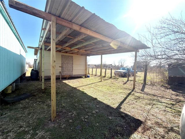 310 Beaks Avenue, Eagle Lake, TX 77434