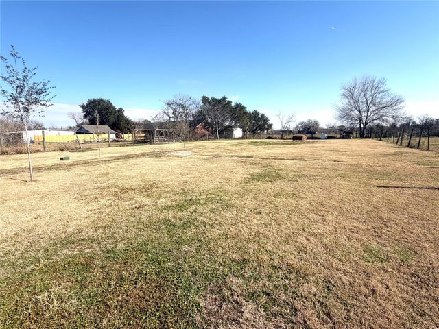 310 Beaks Avenue, Eagle Lake, TX 77434