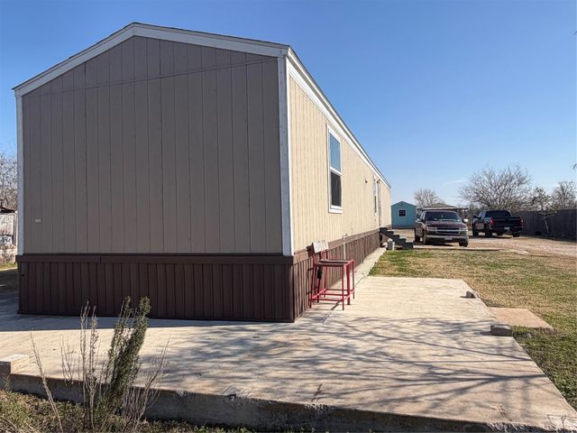 310 Beaks Avenue, Eagle Lake, TX 77434