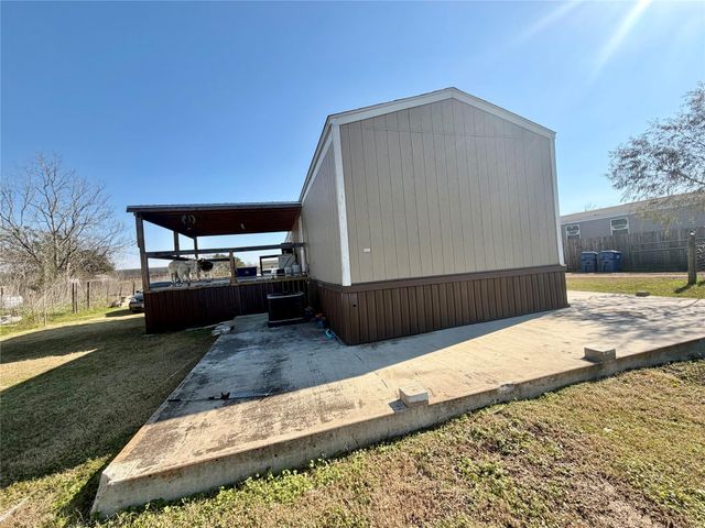 310 Beaks Avenue, Eagle Lake, TX 77434