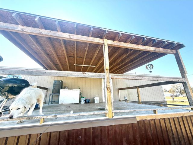 310 Beaks Avenue, Eagle Lake, TX 77434