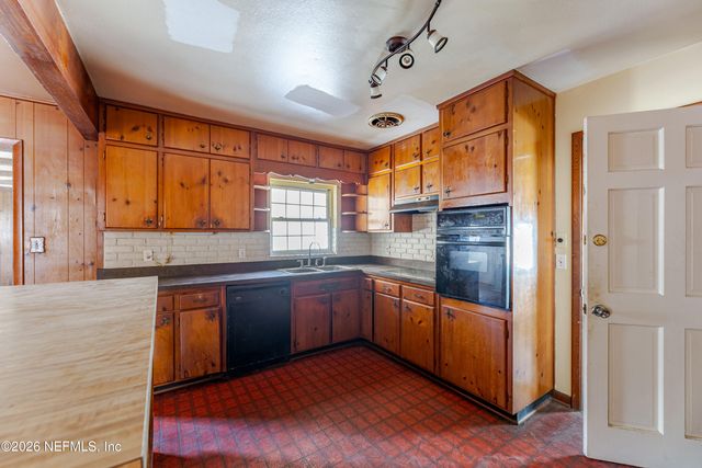 7452 GREENWAY Drive, Jacksonville, FL 32244