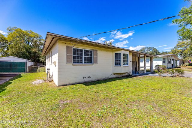 7452 GREENWAY Drive, Jacksonville, FL 32244