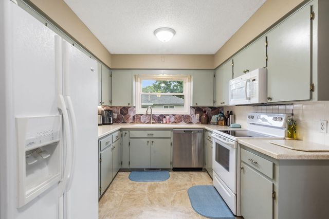 106 S Lakeshore Drive, Blue Eye, MO 65611