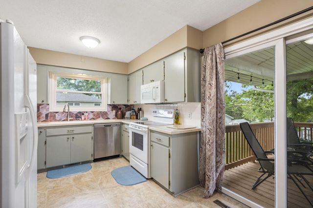 106 S Lakeshore Drive, Blue Eye, MO 65611