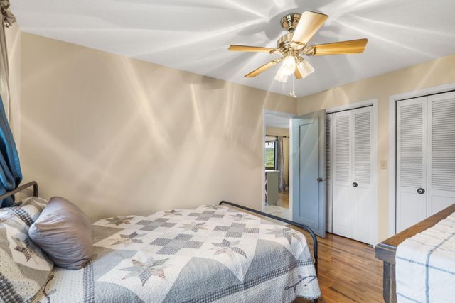 106 S Lakeshore Drive, Blue Eye, MO 65611