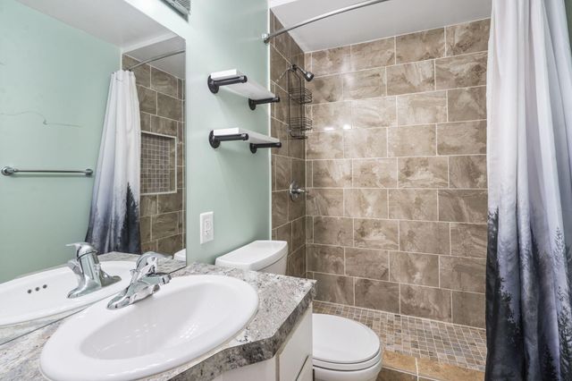 106 S Lakeshore Drive, Blue Eye, MO 65611