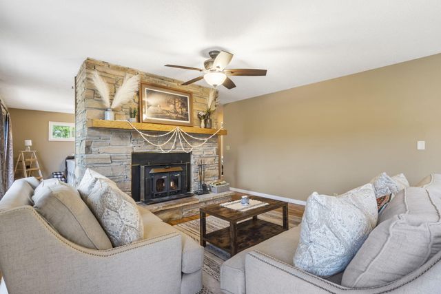 106 S Lakeshore Drive, Blue Eye, MO 65611