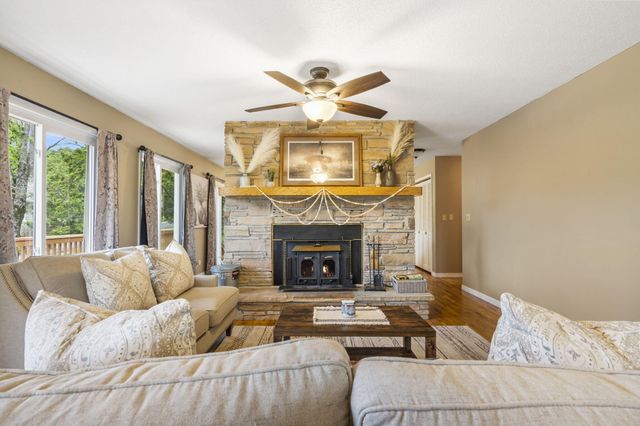 106 S Lakeshore Drive, Blue Eye, MO 65611