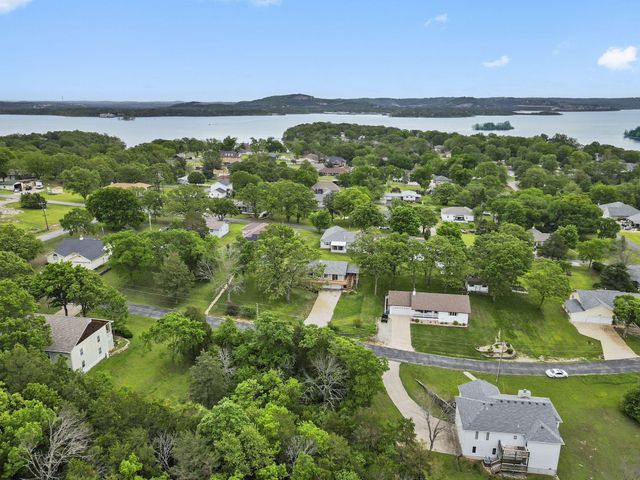 106 S Lakeshore Drive, Blue Eye, MO 65611