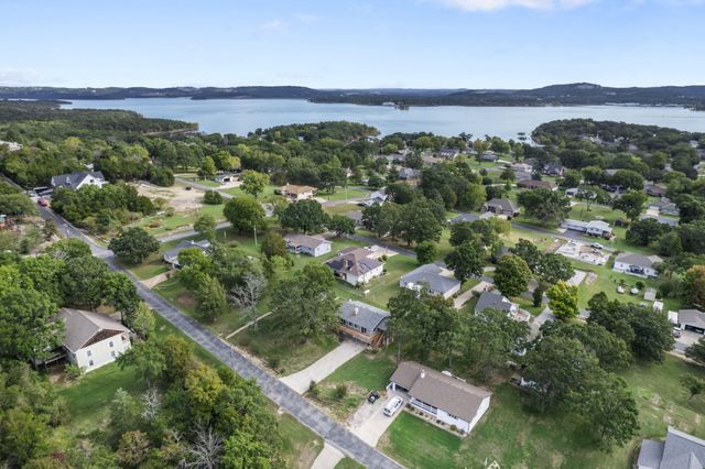 106 S Lakeshore Drive, Blue Eye, MO 65611